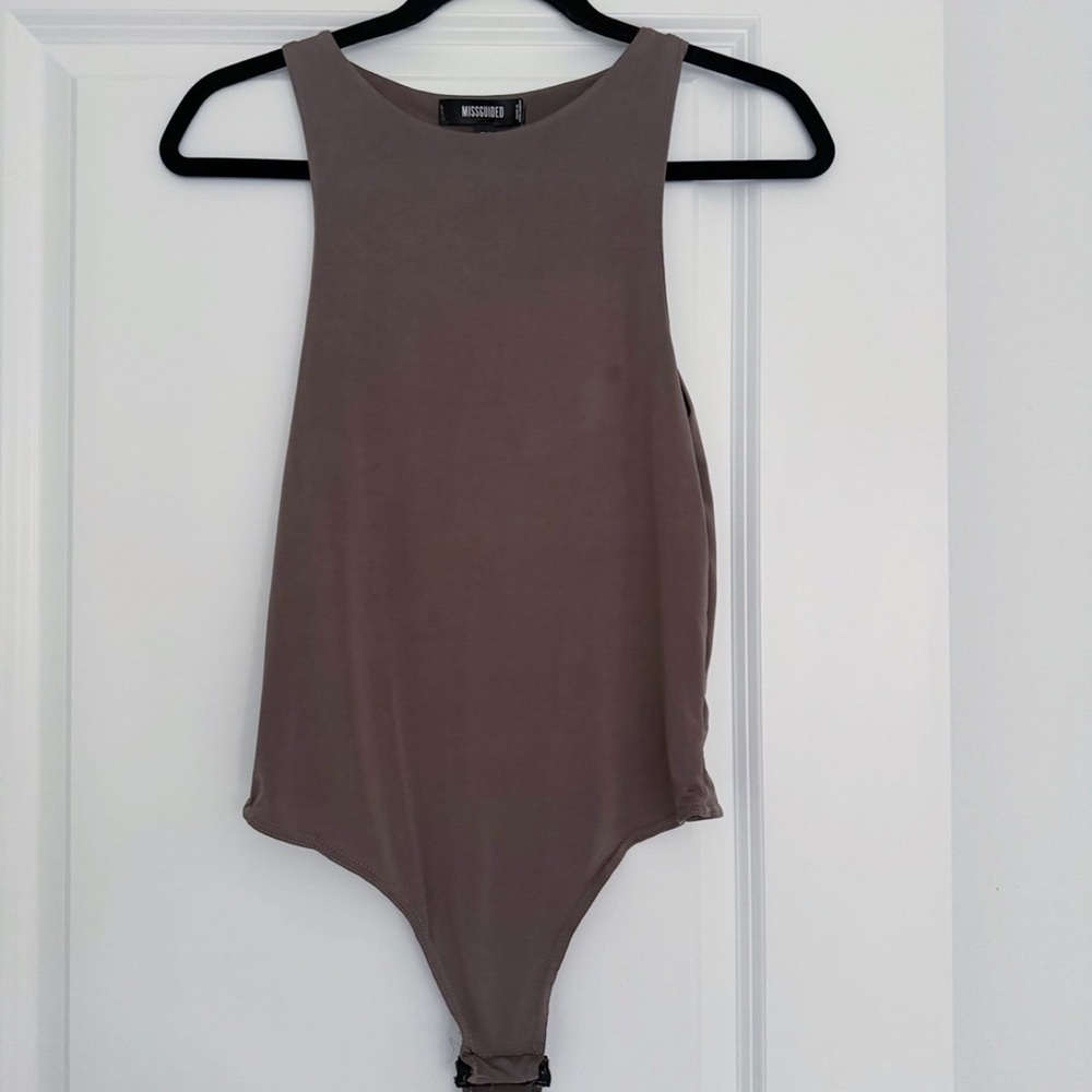 Missguided womenโs brown high crewneck soft sleeveless bodysuit shirt top size 6